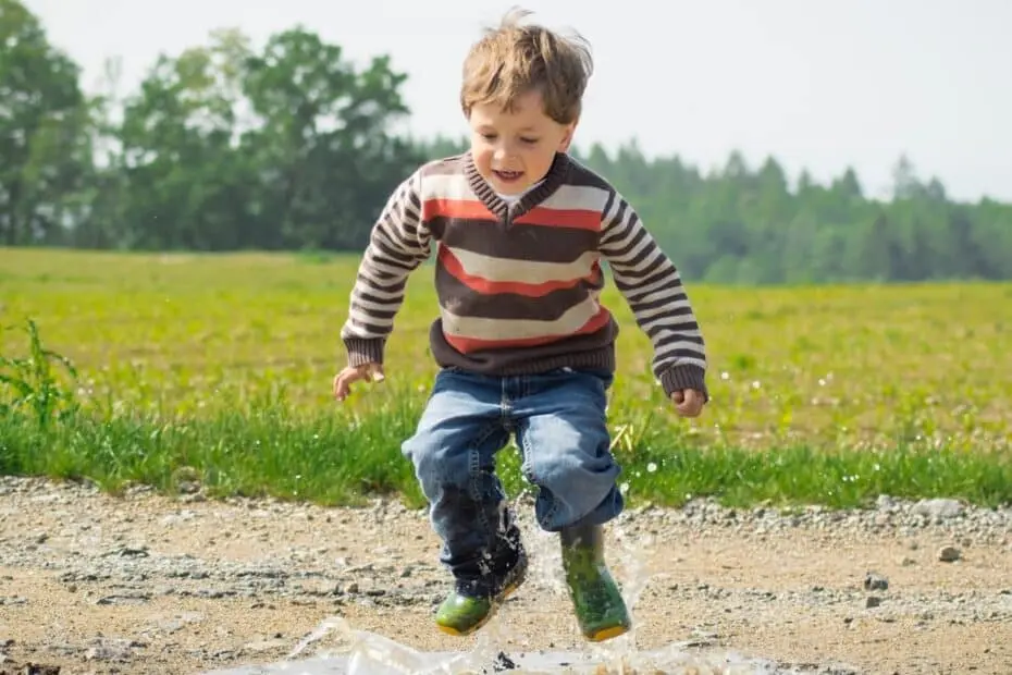 Niño jugando